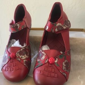 Red Floral Knot -Front Leather Mary Jane size 8